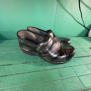 Dansko Women's Black and Gray Patterned Mules